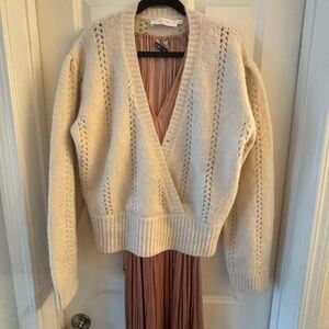 Astr cream sweater. V neck. Soft & cozy, size XL
